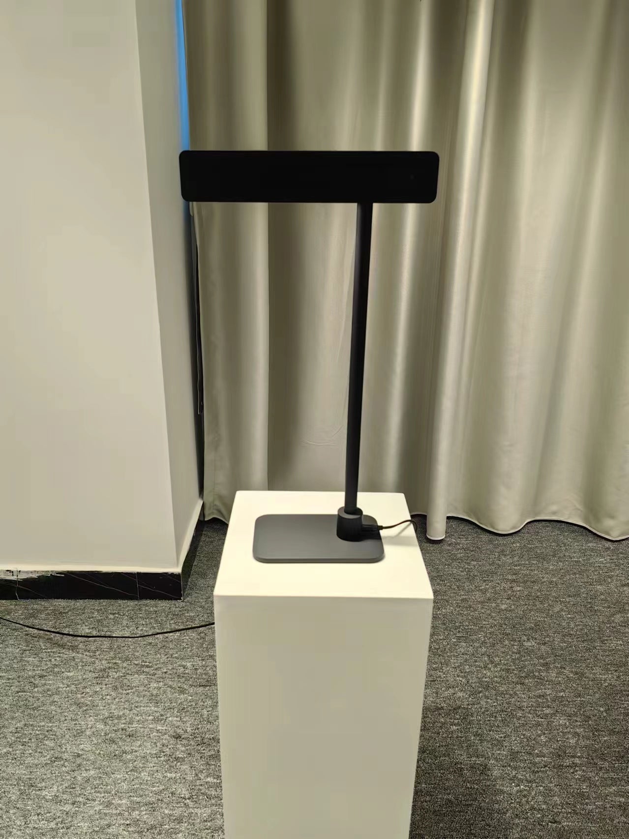 Smart Slim Linear Table Lamp