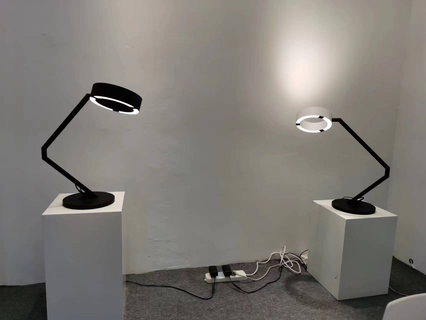 Smart Loop Table Lamp