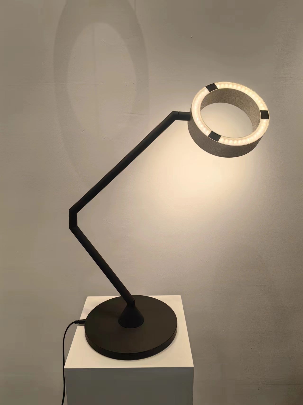 Smart Loop Table Lamp