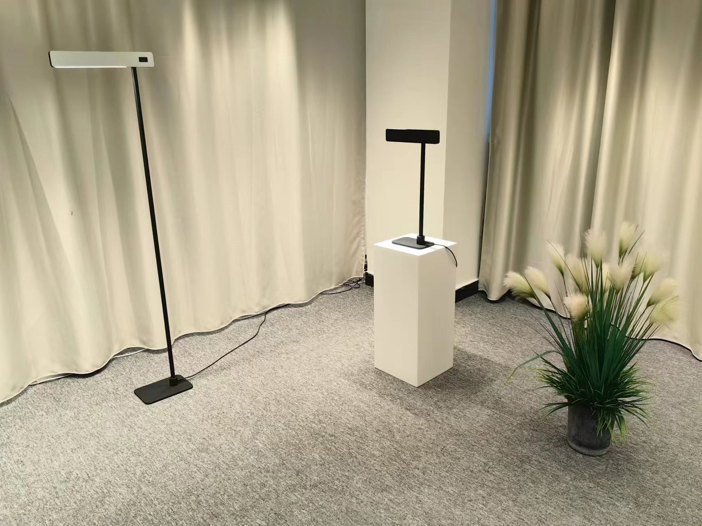 Smart Slim Linear Table Lamp