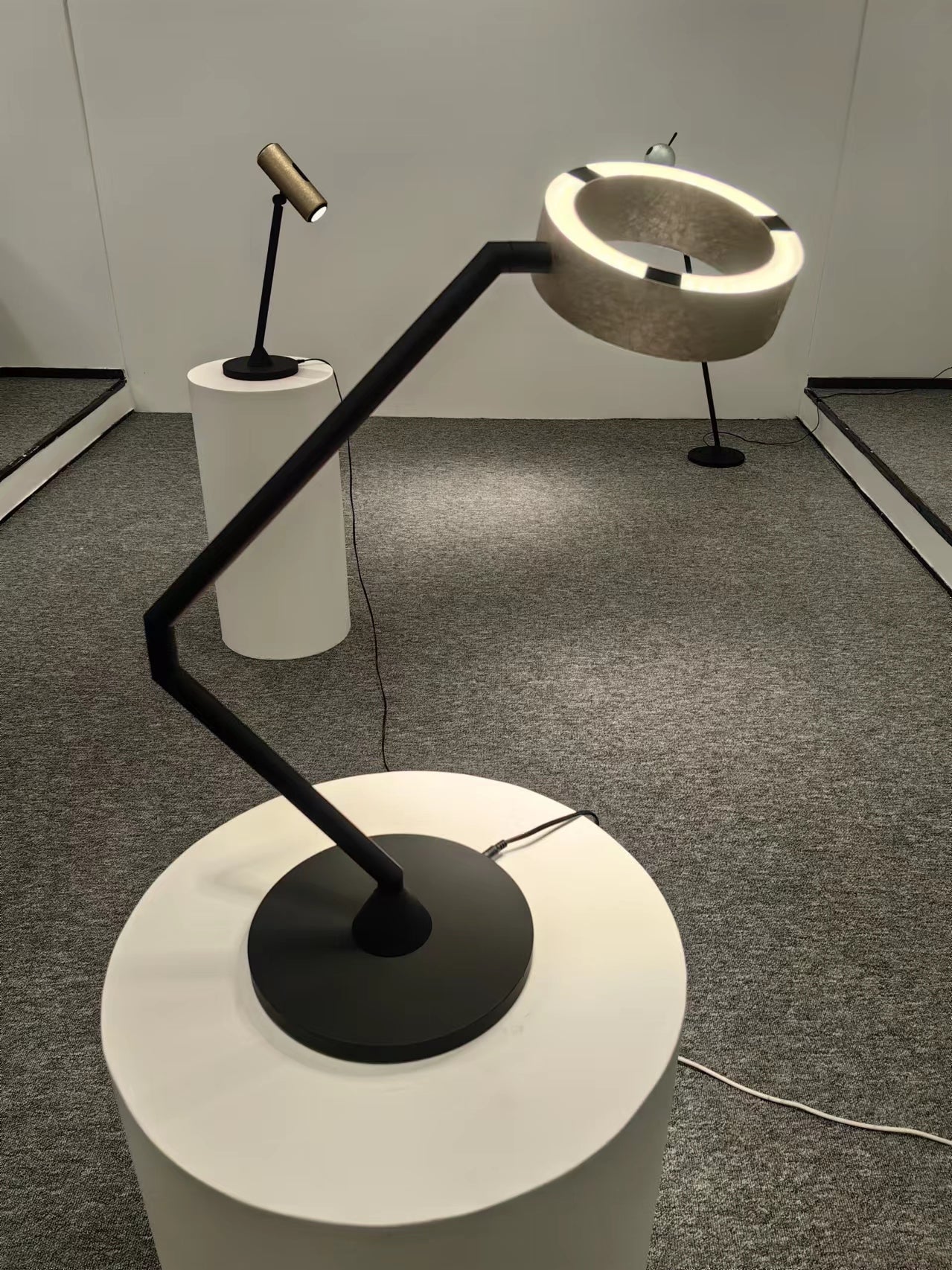 Smart Loop Table Lamp